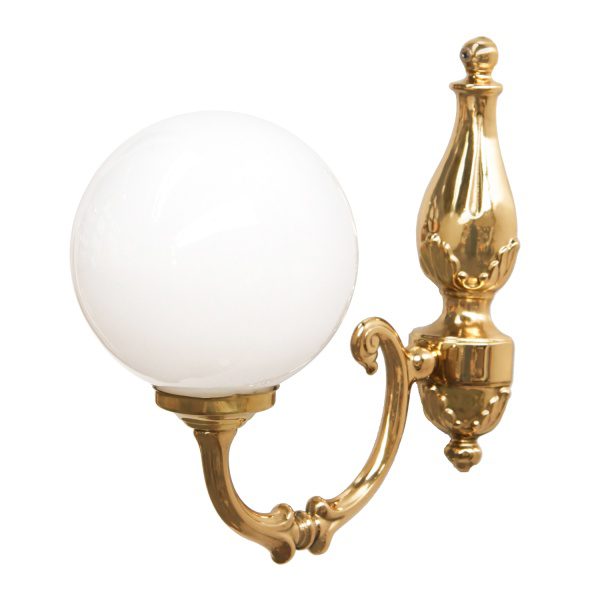"With a traditional design, the Ben Single Arm Traditional Wall Light is an elegant solution for a living room."