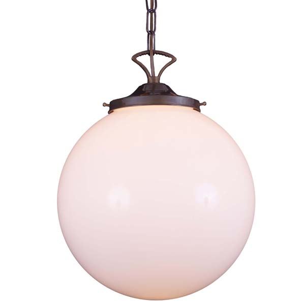 "With a refreshing design, the Yerevan Globe Pendant Light 35 cm will update your contemporary or modern décor."