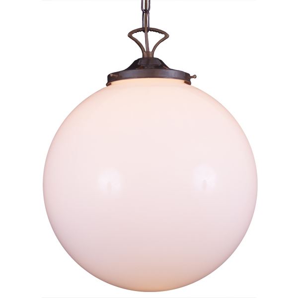 "With a refreshing design, the Yerevan Globe Pendant Light 40 cm will update your contemporary or modern décor."